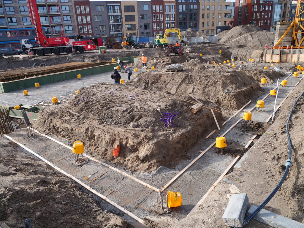 Bouwplaats kleurt geel