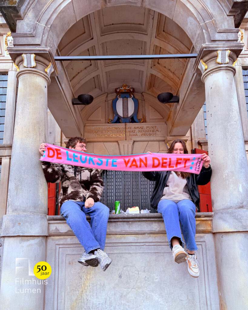 Bekroon jezelf met de leukste sjaal van Delft & steun Lumen!